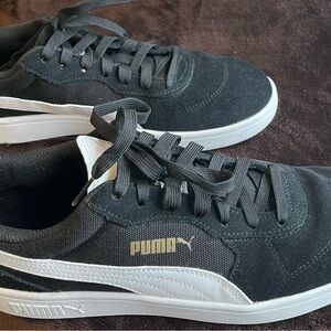 PUMA Men's Black and White Sneakers